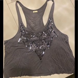 🪴Hollister - Crop Tank Top w/ Sequin Detail